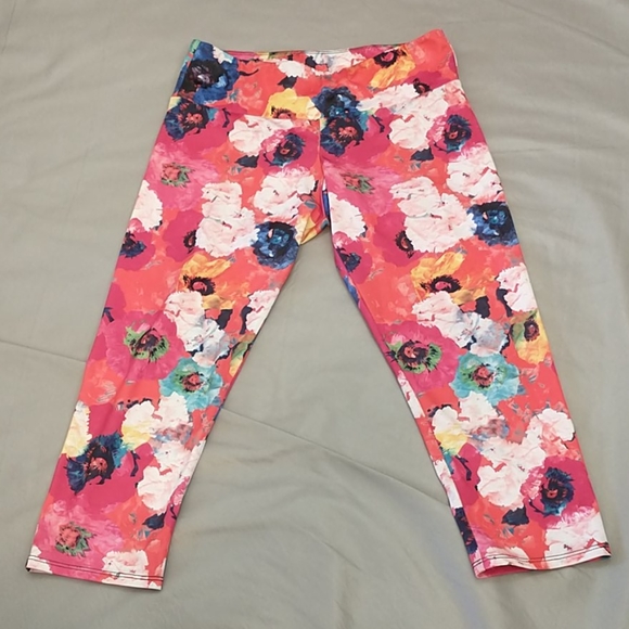 Onzie Pants - Onzie floral work out active wear capris
